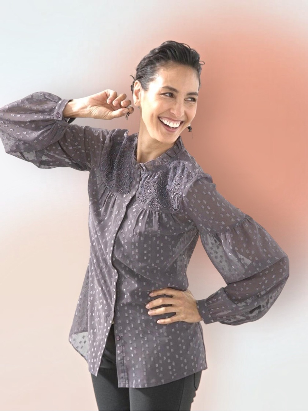 Chicoโs Lt Gray Semi Sheer Blouse Metallic Silver Pattern Size 1 Reg 8/10 Med